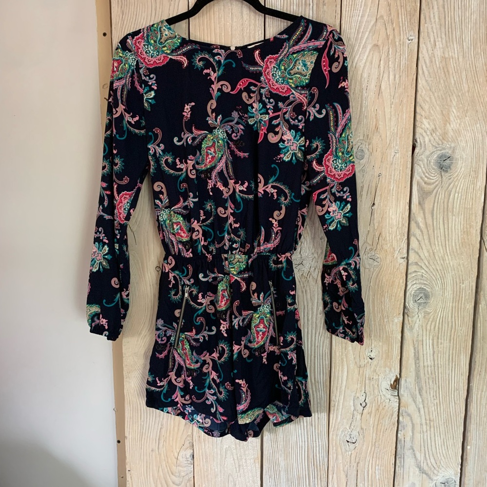 One Clothing Vibrant Patterned Romper. Size: S.